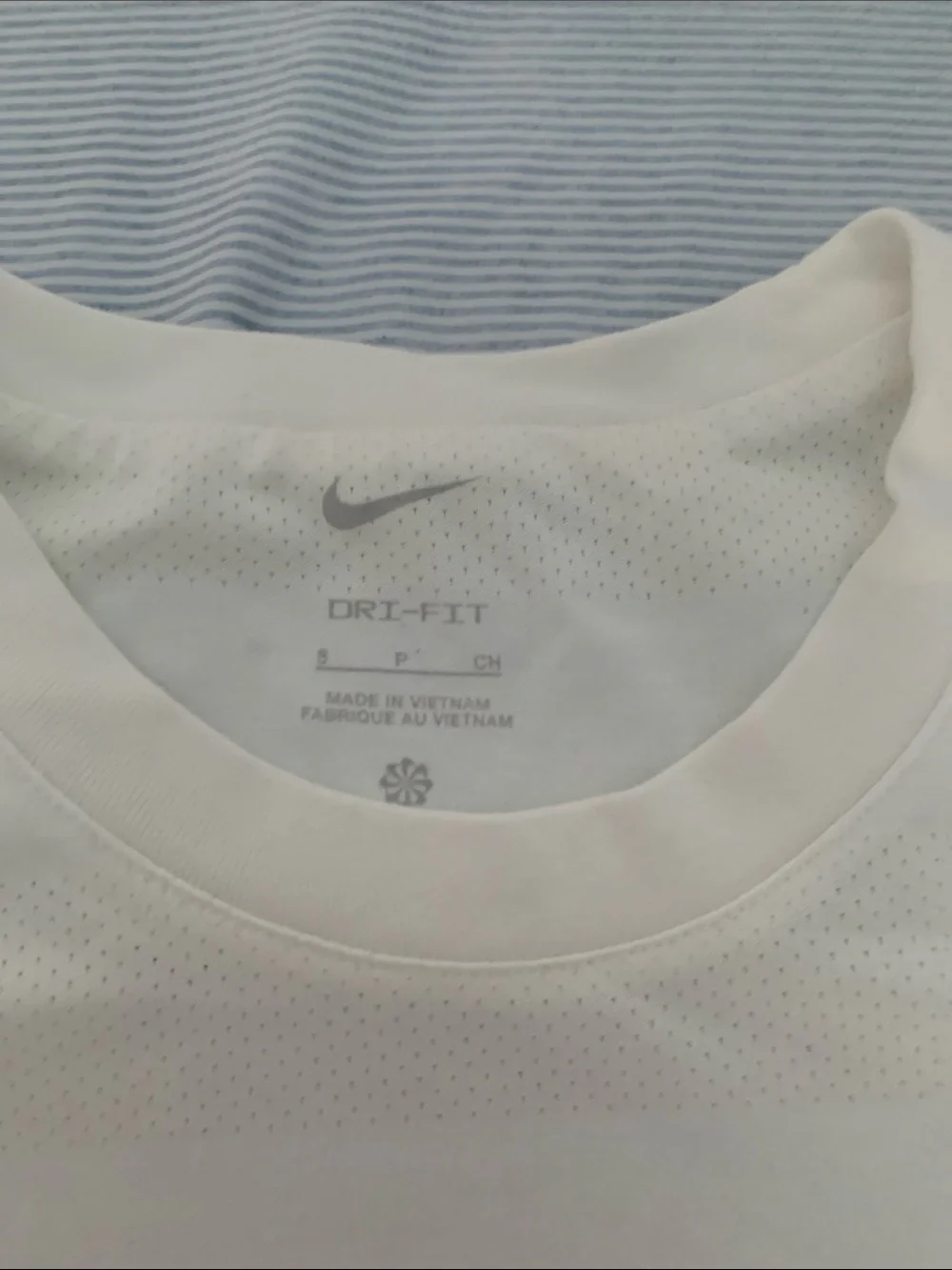 Nike t shirt dri fit (men’s size small)